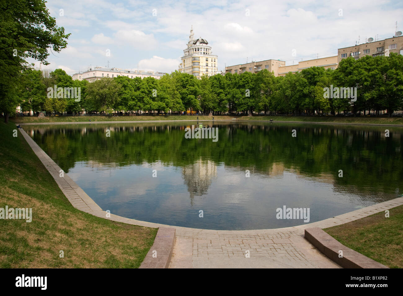 Patriarch's Pond, Moscow, Russia, features as a location in the novel 'The Master and Margarita', by Mikhail Bulgakov. Stock Photo