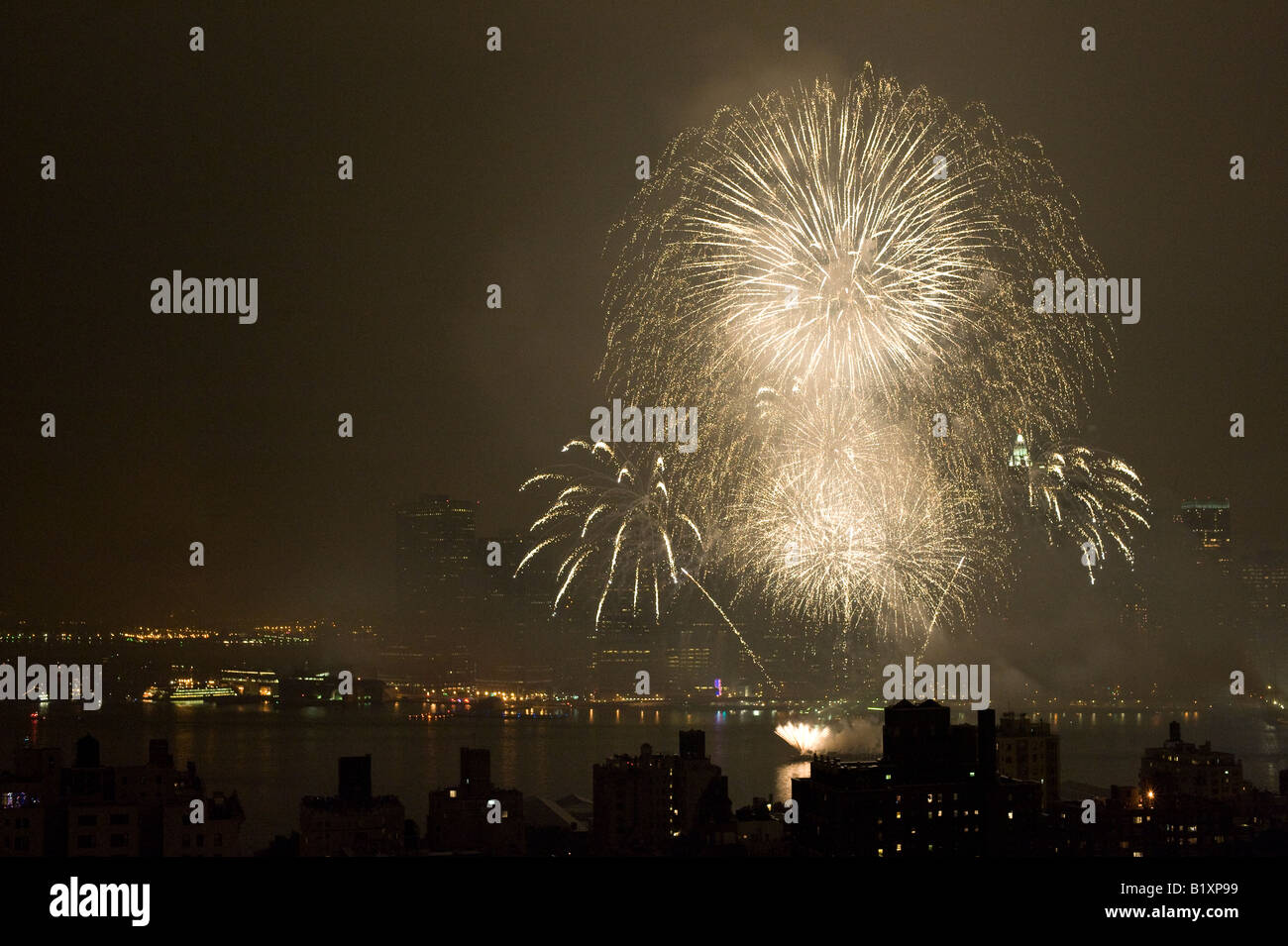 Macy's July 4th fireworks New York Stock Photo - Alamy