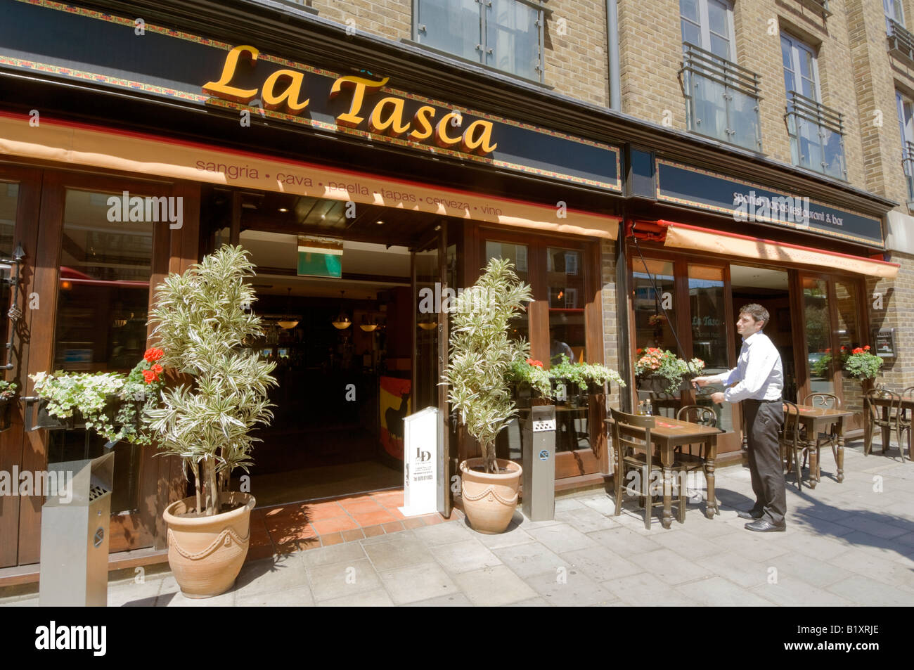 La Tasca Italian Restaurant Essex Road Islington London Stock Photo Alamy