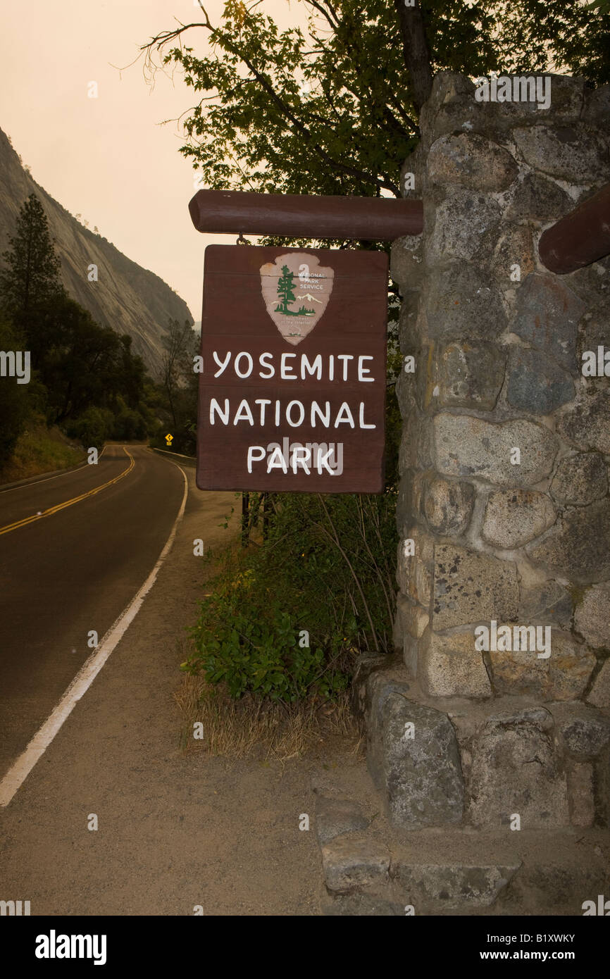 National Park Service welcome sign to Yosemite National Park
