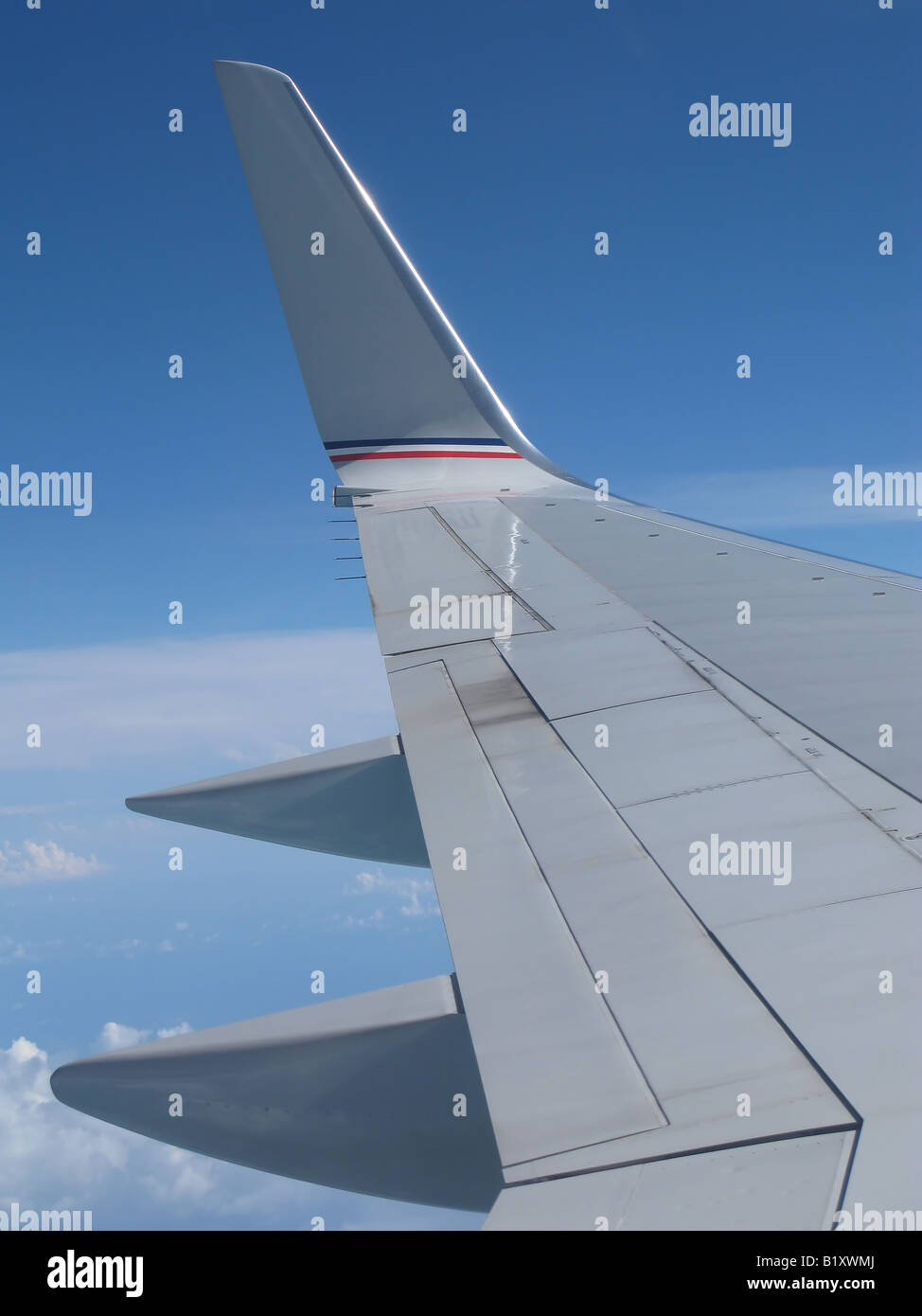 Silver aeroplane wing hi-res stock photography and images - Alamy