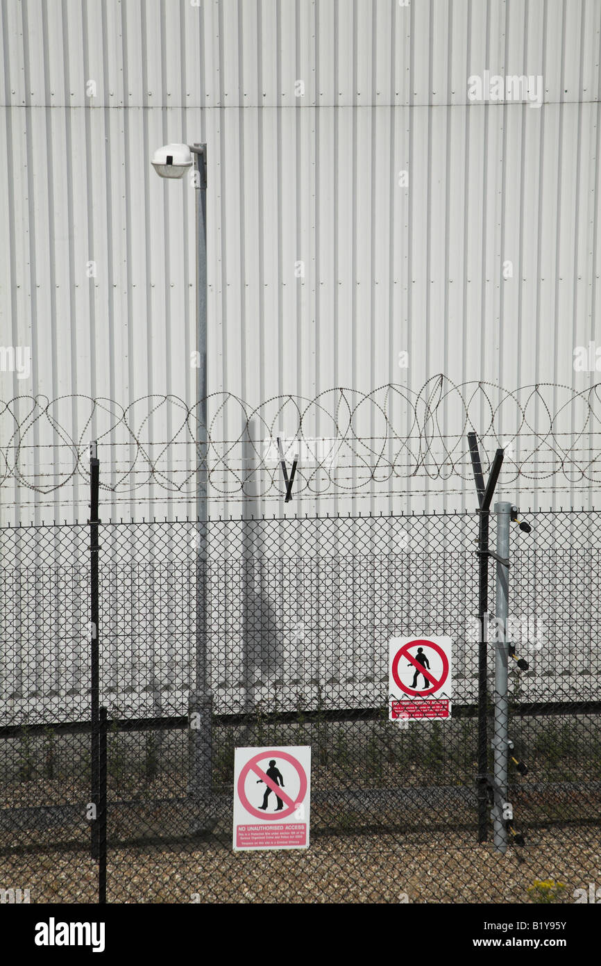 Keep Out signs barbed wire fencing industrial buildings Sizewell nuclear power station Stock Photo
