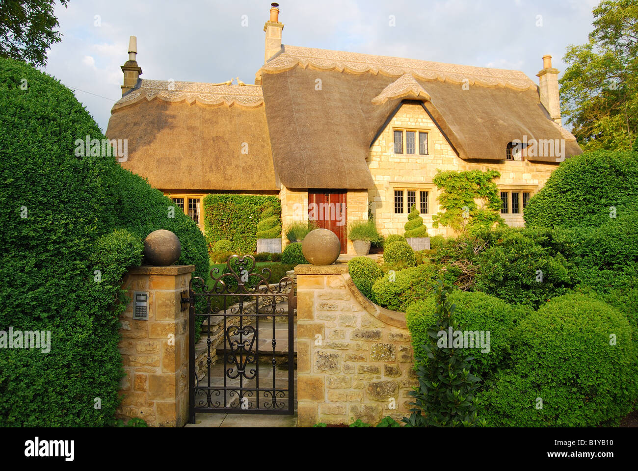 Thatched Cotswold cottage, Chipping Campden, Gloucestershire, England, United Kingdom Stock Photo