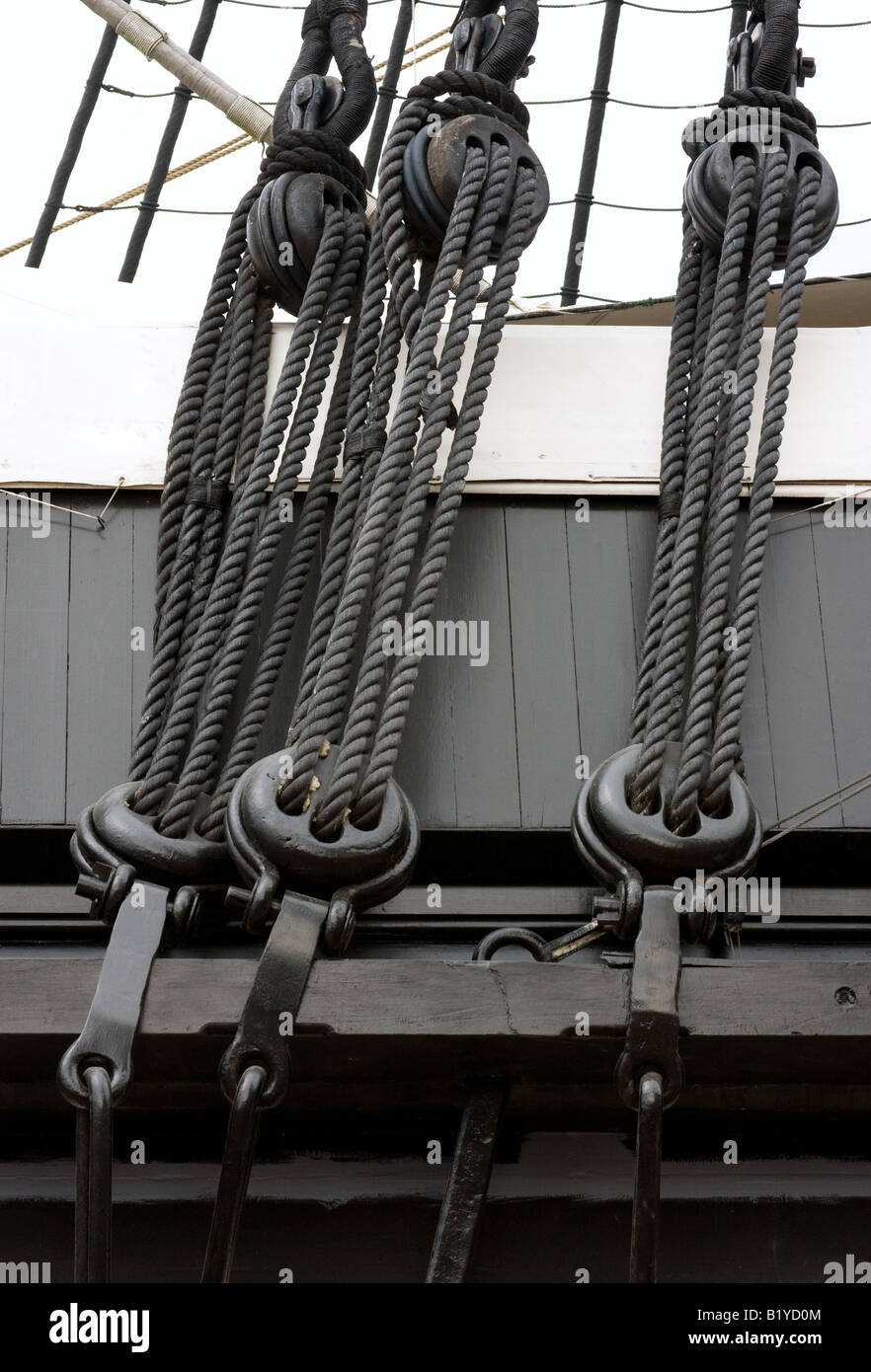 Ship tie down tie down hires stock photography and images Alamy