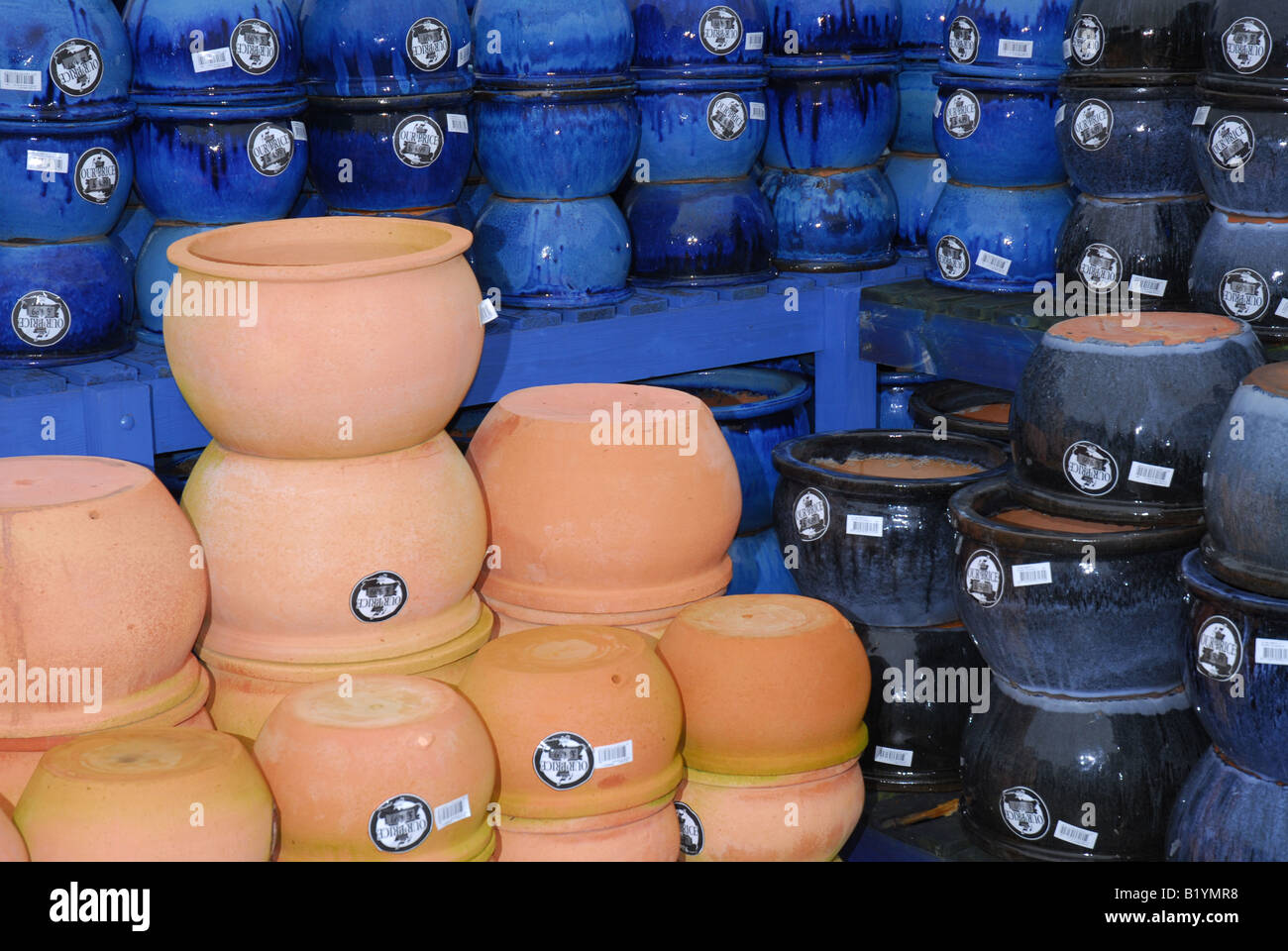 Glazed ceramic pots plant hires stock photography and images Alamy