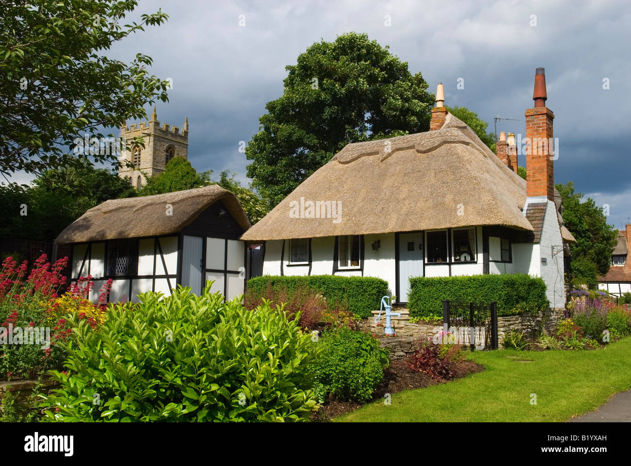 Thatched Cottage at Welford on Avon Warwickshire Stock Photo