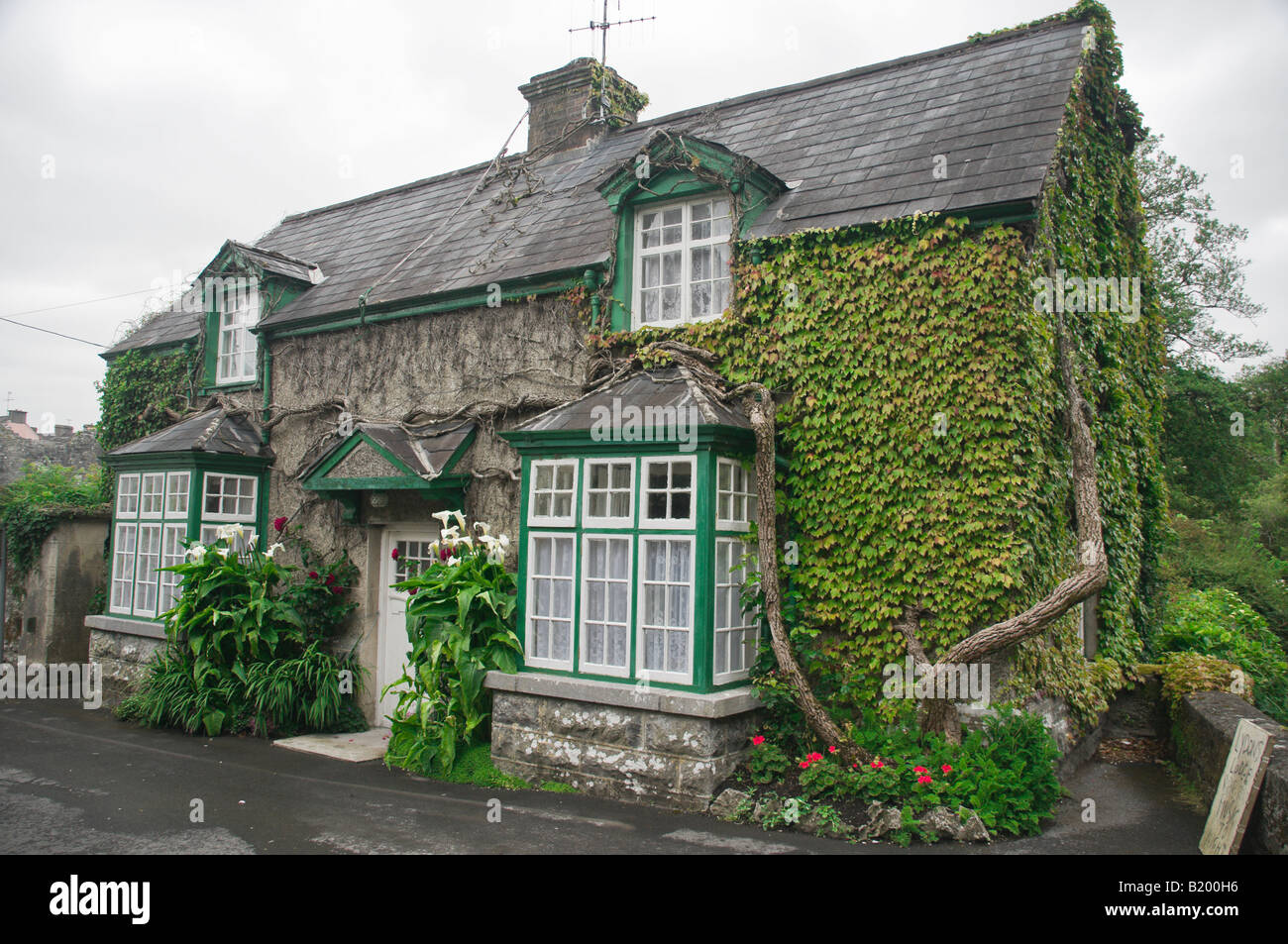 Ivy Cottage - Rev and Mrs Playfair's House in the 1952 film movie , The Quiet Man Stock Photo