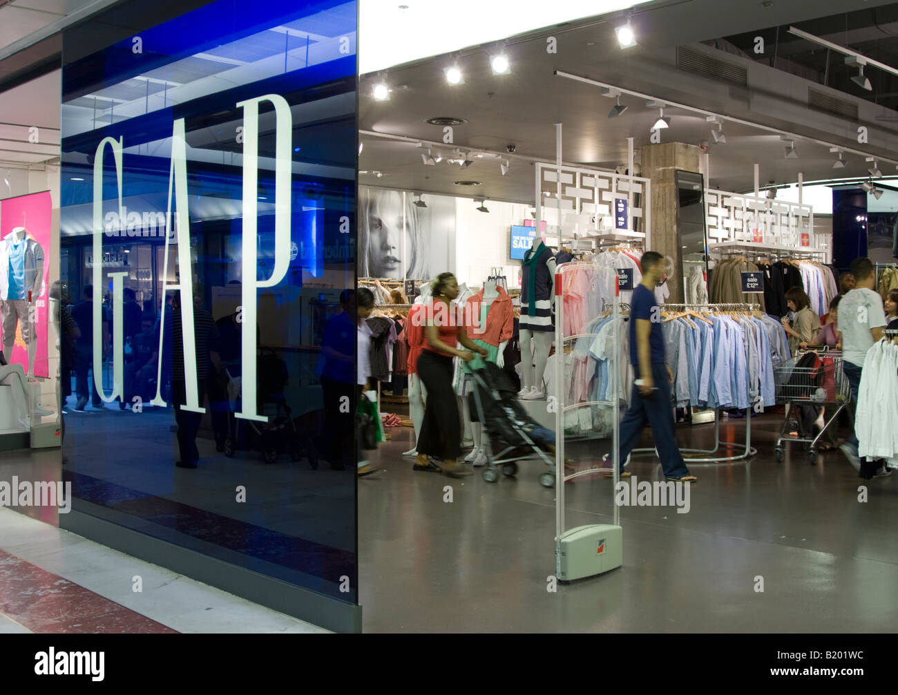 Gap logo shop hi res stock photography and images Alamy