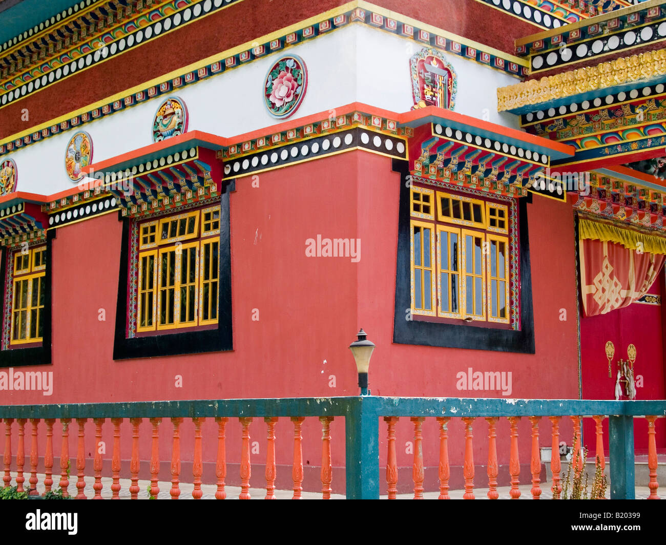 outrageous-color-and-architecture-on-a-tibetan-buddhist-monastery-B20399.jpg