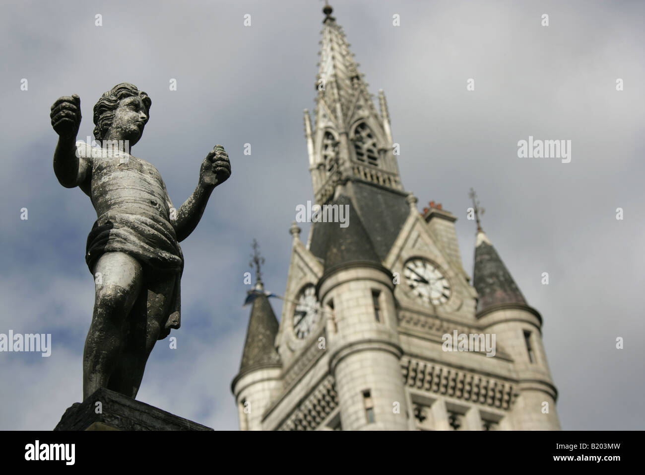 City of Aberdeen, Scotland. The Mannie statue at Castlegate Well with the Town House clock tower in the background. Stock Photo