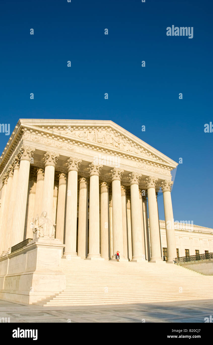 US Supreme Court Building Facade Washington DC // WASHINGTON DC — The US Supreme Court building, located on Capitol Hill in Washington DC, is an iconic example of neoclassical architecture. The building’s grand facade features towering Corinthian columns and a marble staircase leading to the entrance. It serves as the highest judicial authority in the United States and is a major landmark in the nation's capital. Stock Photo