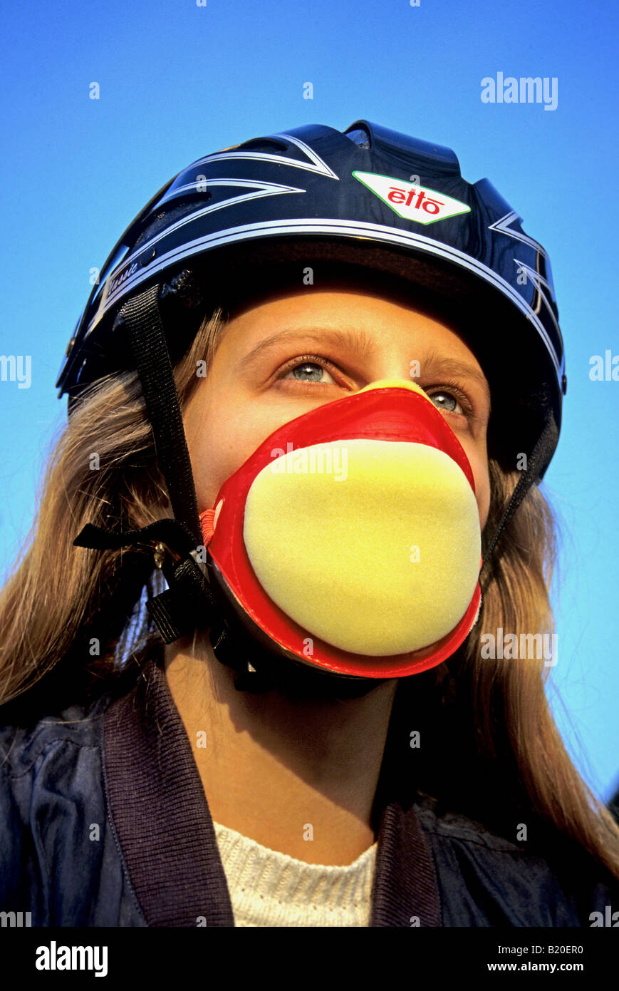 Pollution mask hi-res stock photography and images - Alamy