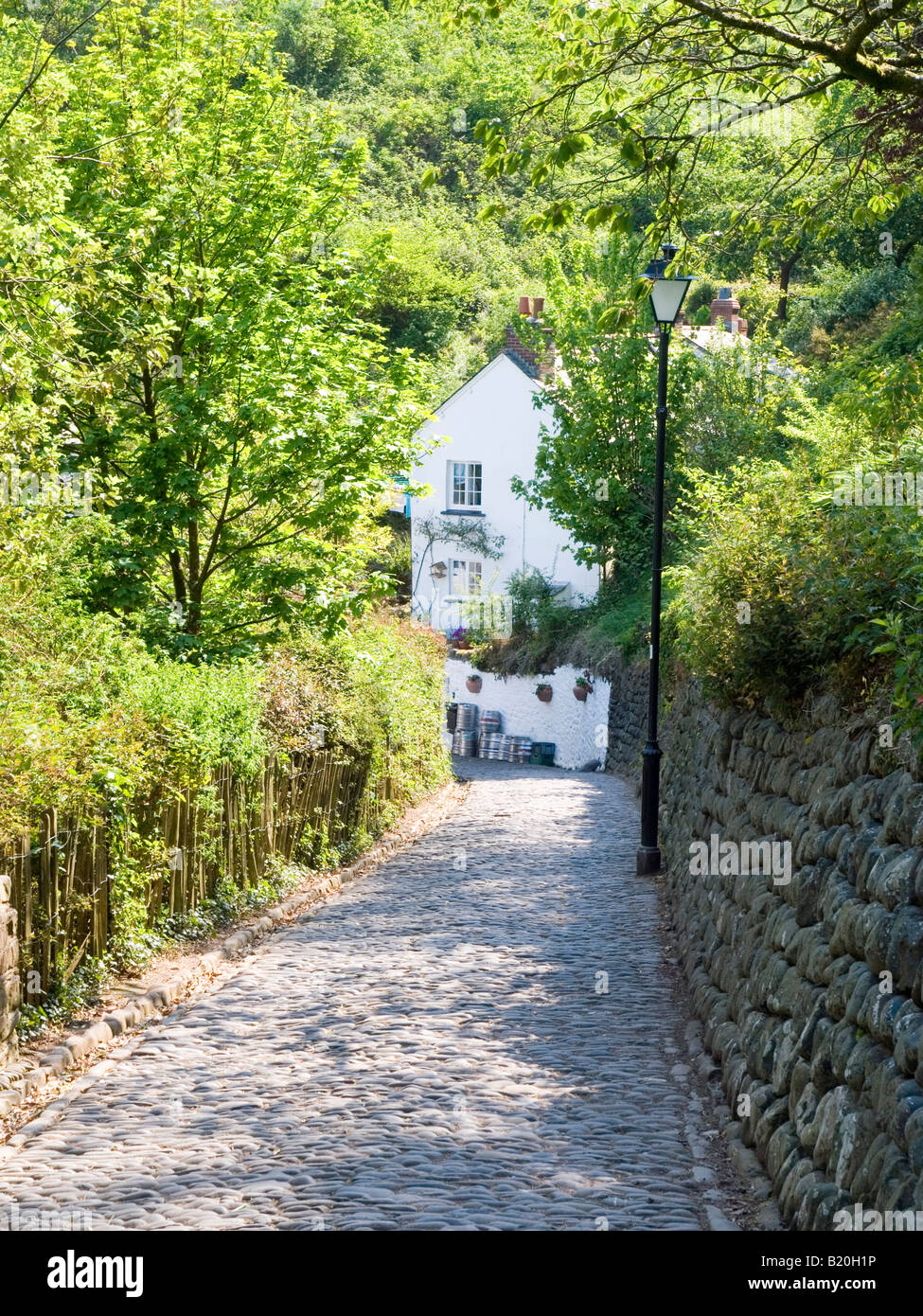 The steep cobbled street leading down to the historic fishing village of Clovelly in North Devon, England UK Stock Photo