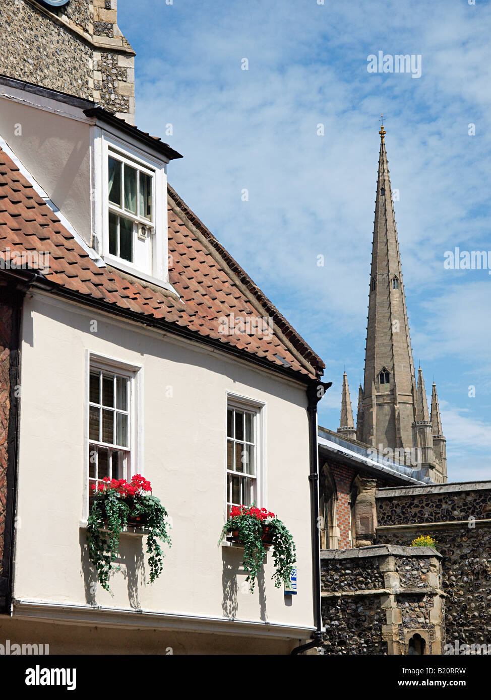 HOUSES ON PRINCES STREET NORWICH WITH VIEW OF CATHEDRAL BEHIND NORFOLK ENGLAND UK Stock Photo