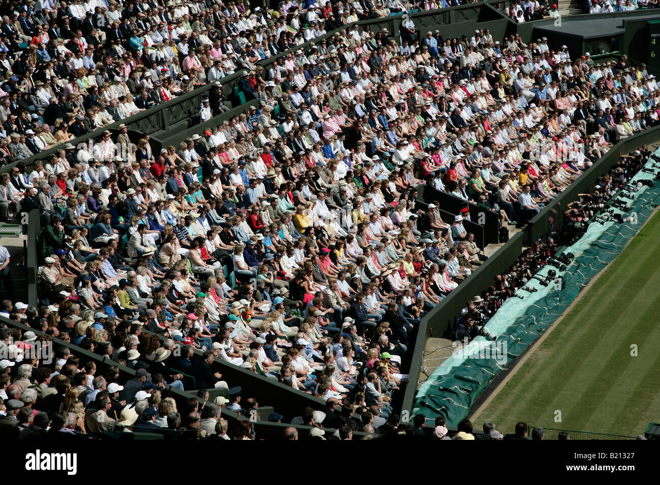 The Centre Court crowd on Men's Final day at the Wimbledon Tennis  Championships 2008 Stock Photo - Alamy