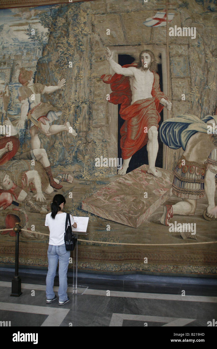 tourists in tapestry room, vatican museum, rome Stock Photo Alamy