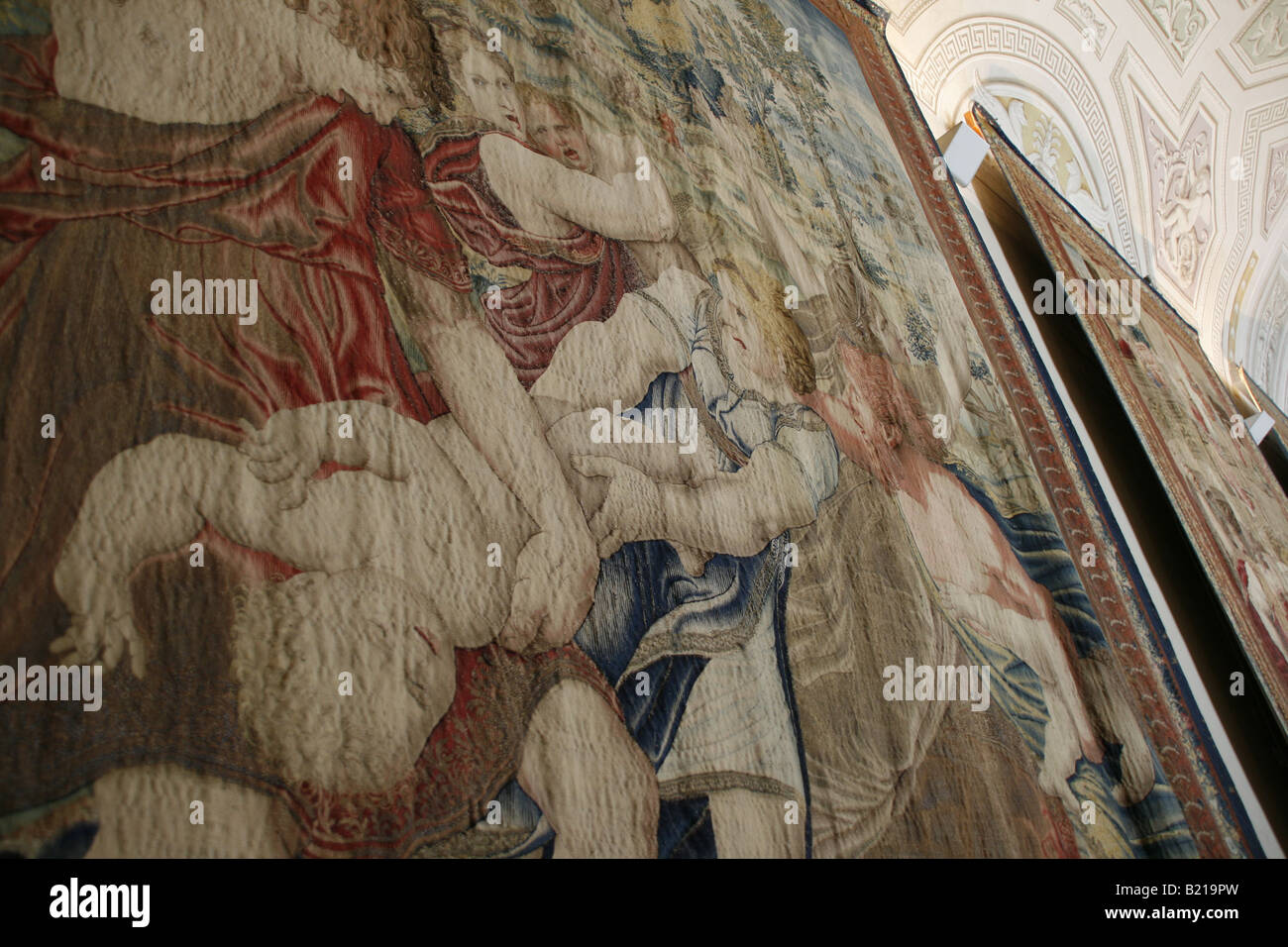 tourists in tapestry room, vatican museum, rome Stock Photo Alamy