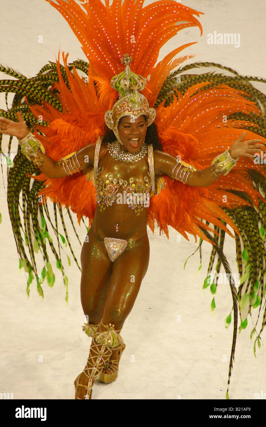 Brazilian Dancer Clad In Bikini And Feathers Rio Carnival 08 Rio De Janeiro Stock Photo Alamy