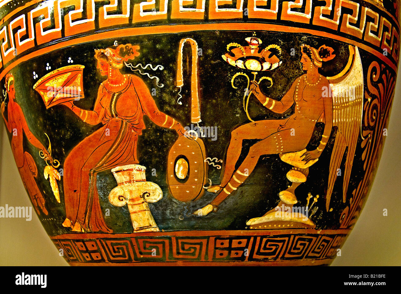 Apulian red figured Vases 350 BC Darius Underworld Taranto Patera Baltimore Canosa earthenware crockery pottery ceramiek Stock Photo