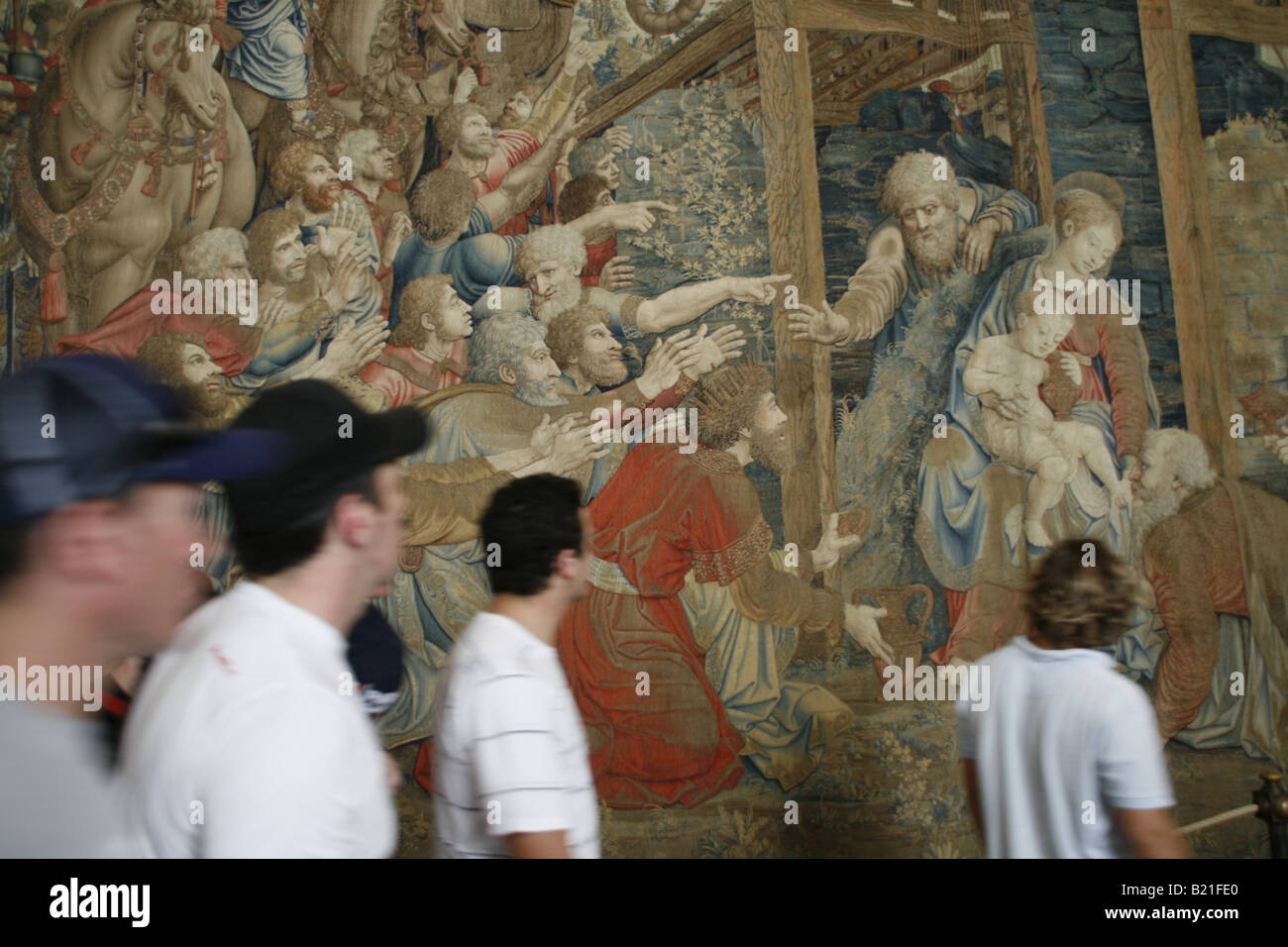tourists in tapestry room, vatican museum, rome Stock Photo Alamy