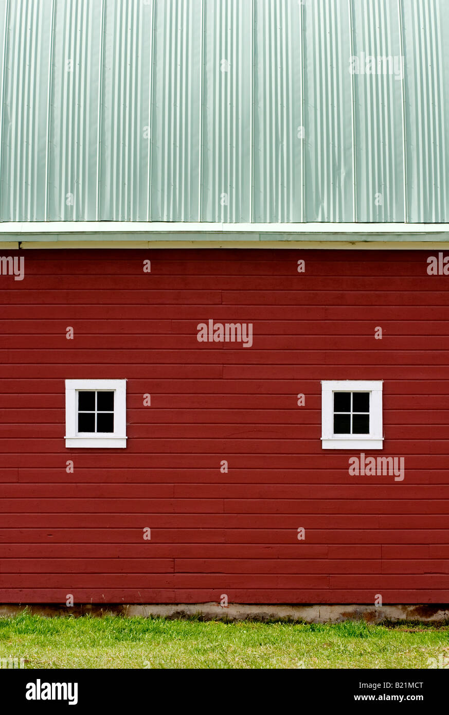 Red barn with green roof in Washington Palouse area Stock Photo Alamy