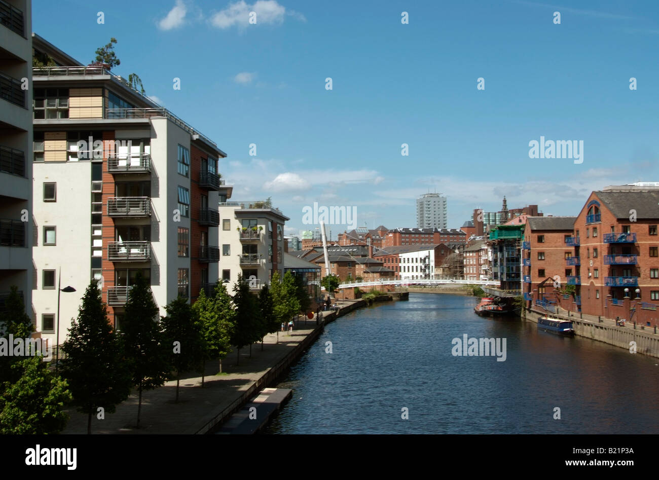 Apartment blocks along the waterfront of the River Aire in Leeds Stock ...