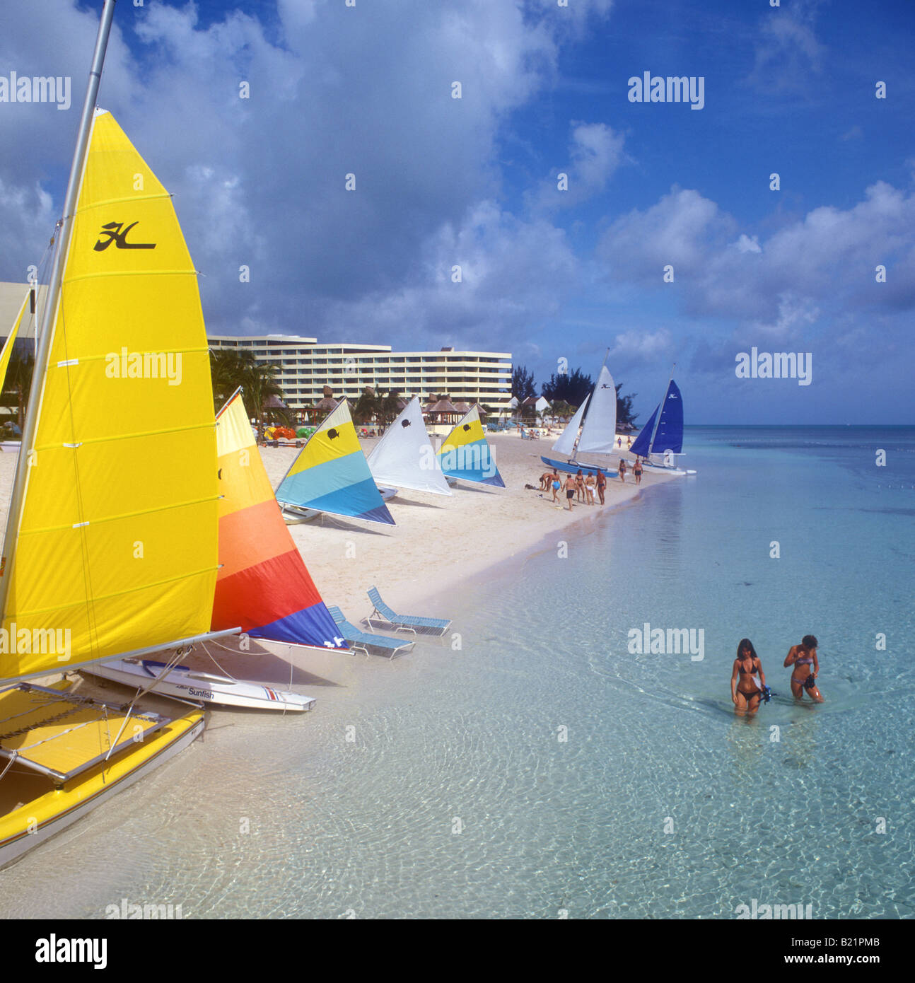Cable Beach at Nassau Stock Photo Alamy