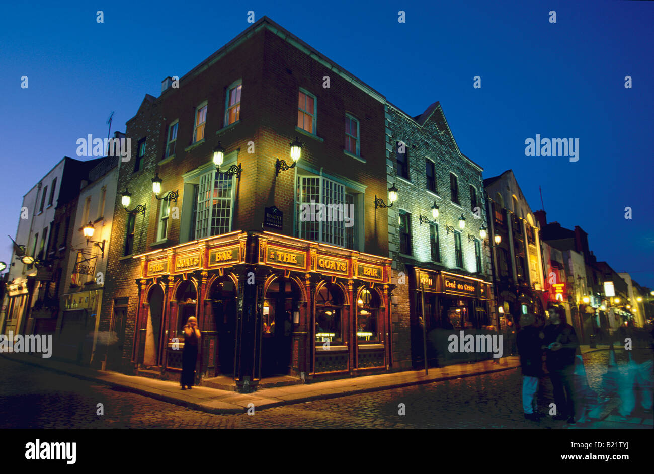 Pubs at night in Temple Bar district Dublin Ireland Stock Photo