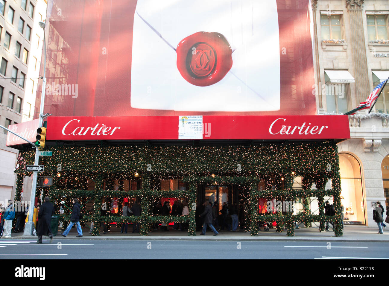 United States, New York, Manhattan, Cartier boutique on 5th avenue  decorated for Christmas Stock Photo - Alamy
