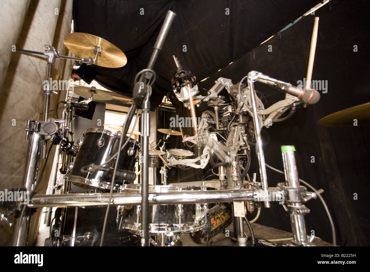 Robot drummer at Trash city, Glastonbury Festival 2008 Stock Photo Alamy