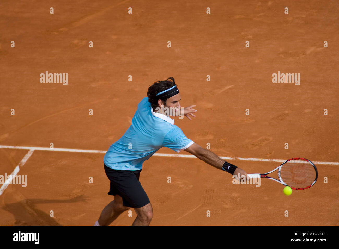 Swiss tennis legend Roger Federer volleyinga a ball during the Monte Carlo  ATP Master series, Monaco, 19-27 April 2008 Stock Photo - Alamy