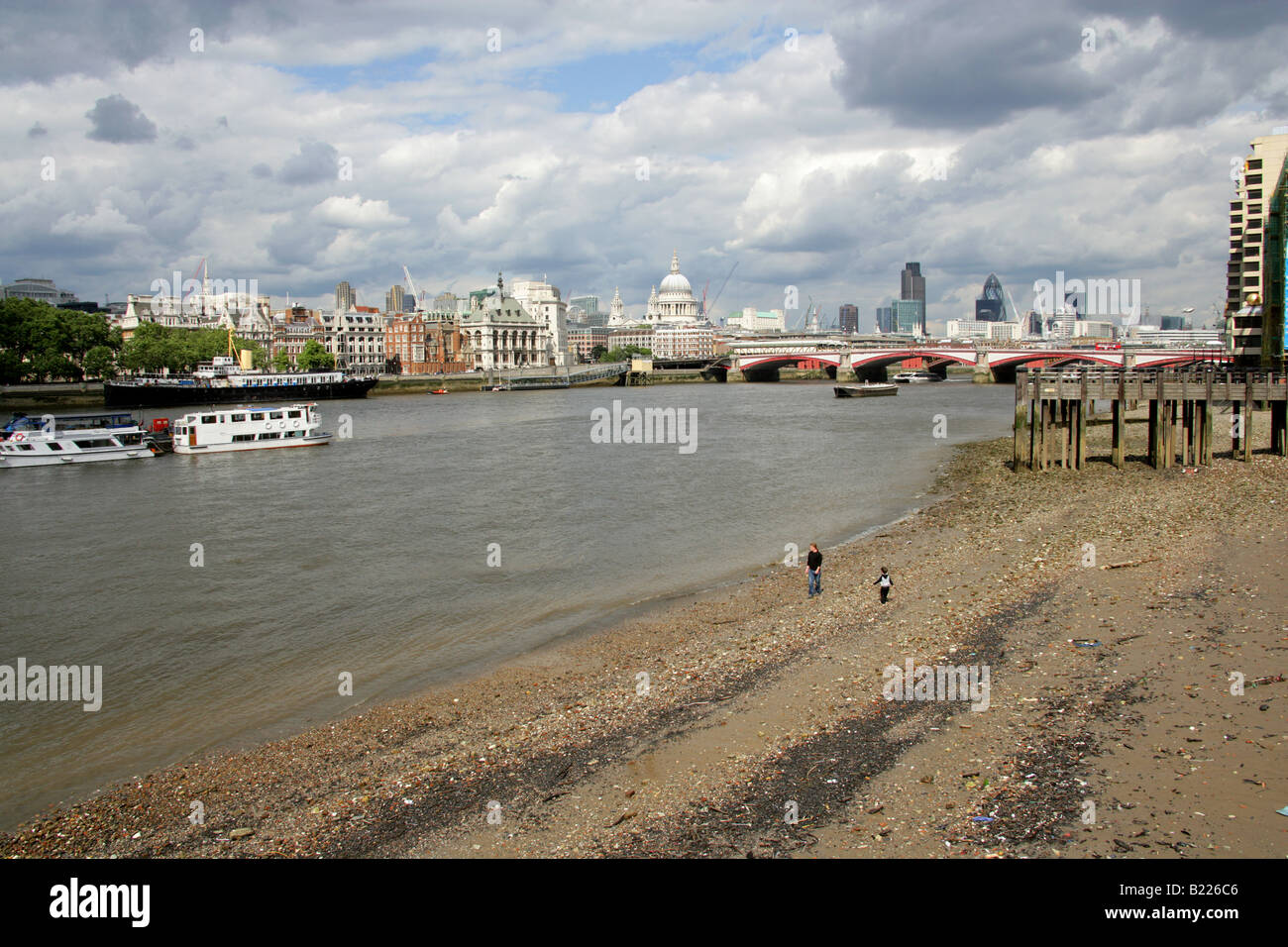 North bank of the river thames hi-res stock photography and images - Alamy