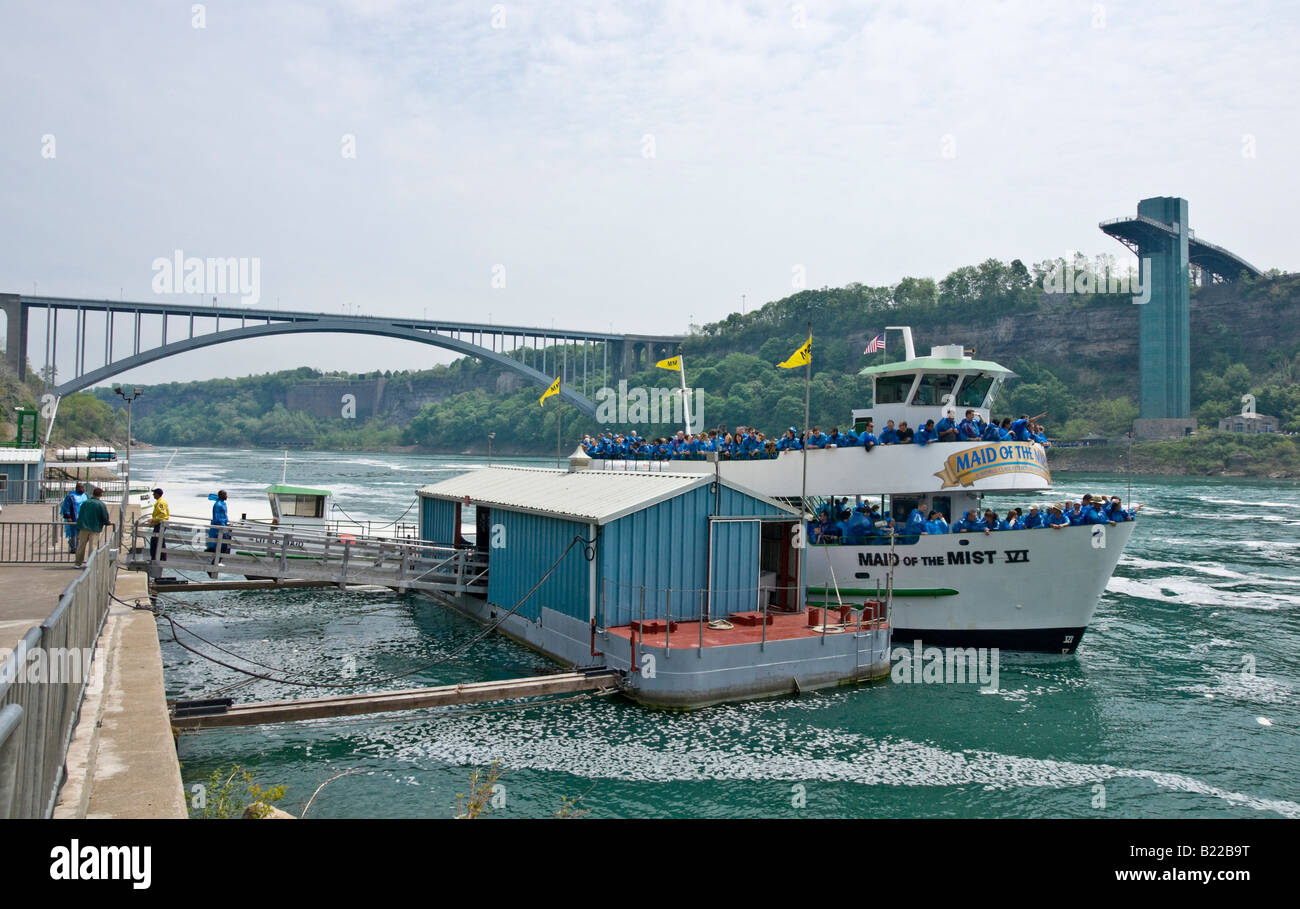 Maid of the Mist VI ready to leave for an exiting trip to Niagara Falls with exiting passengers all donning a blue waterproof Stock Photo