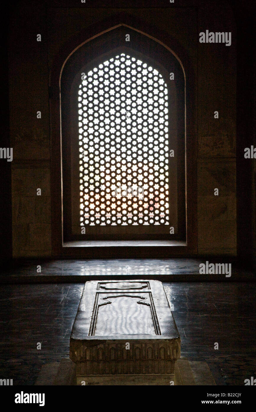 Tomb Example A white marble tomb in HUMAYUN S TOMB which is a fine example of MUGHAL ...