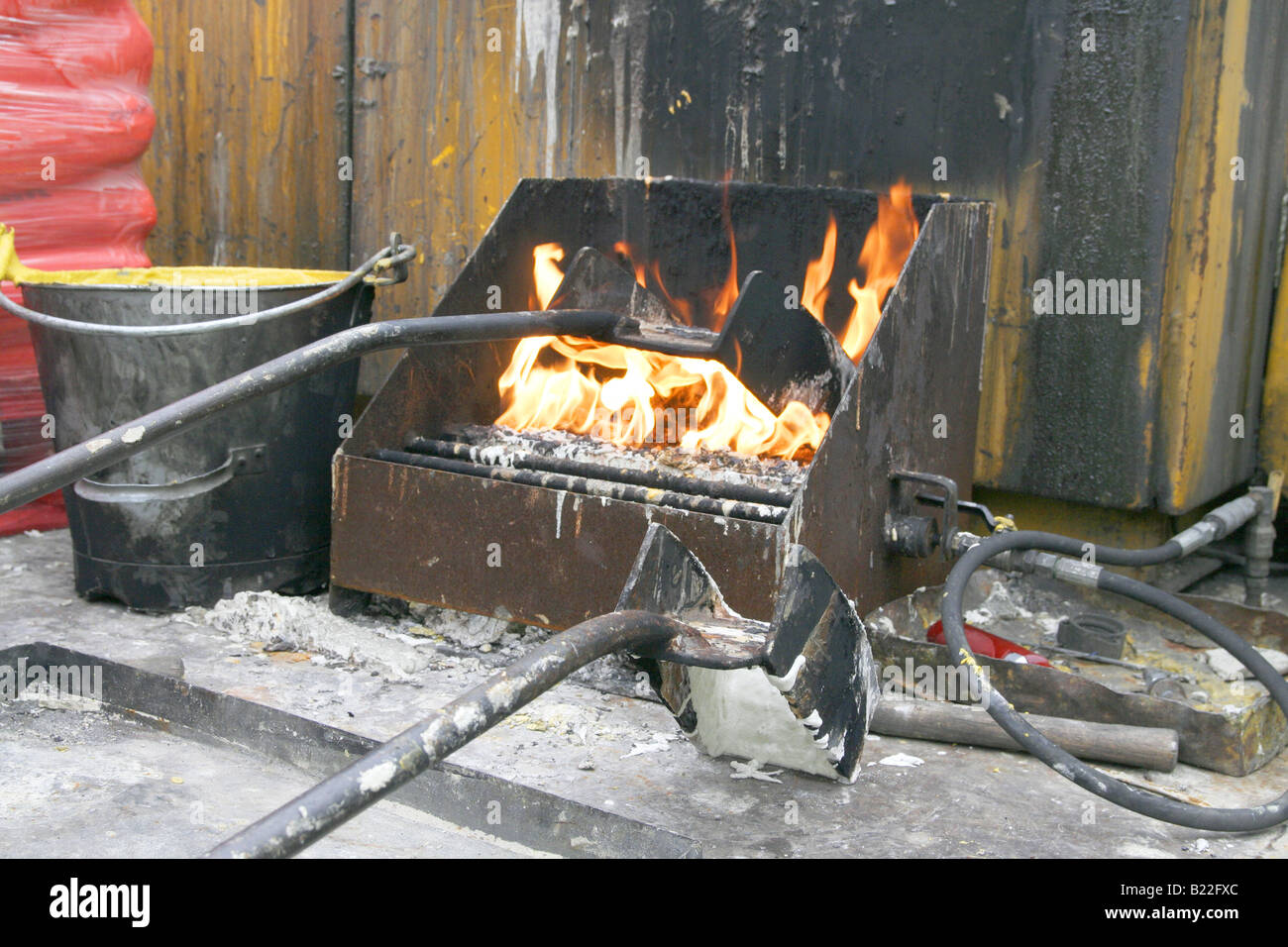 Thermal lance, burning off, road markings UK, thermoplastic material