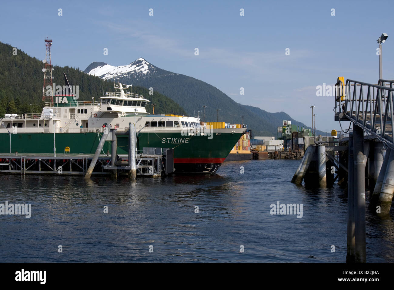 Boat and quayside in the harbour of Juneau, Alaska, USA Stock Photo