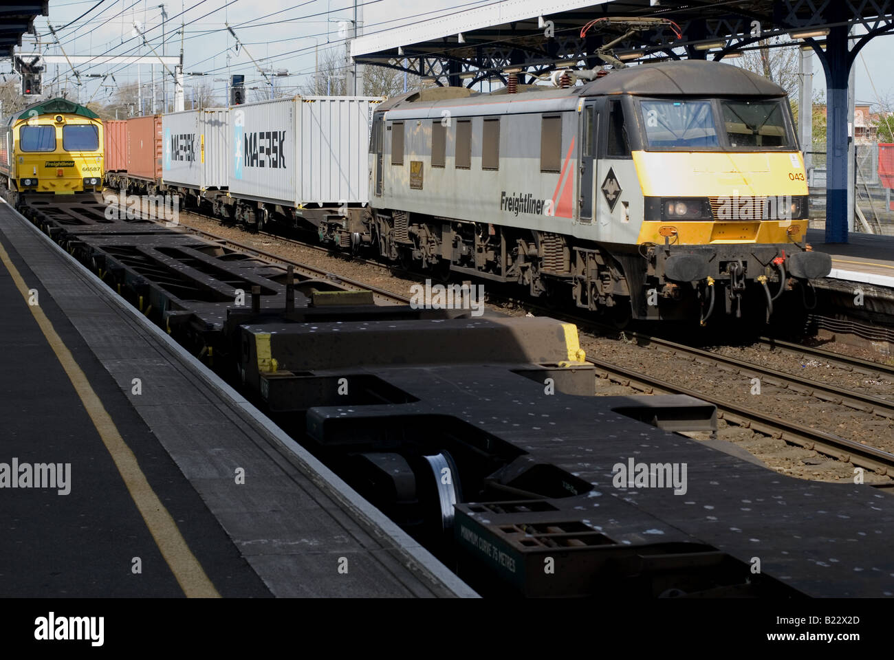 Freight trains to and from the Port of Felixstowe running through Ipswich station, Suffolk, UK. Stock Photo