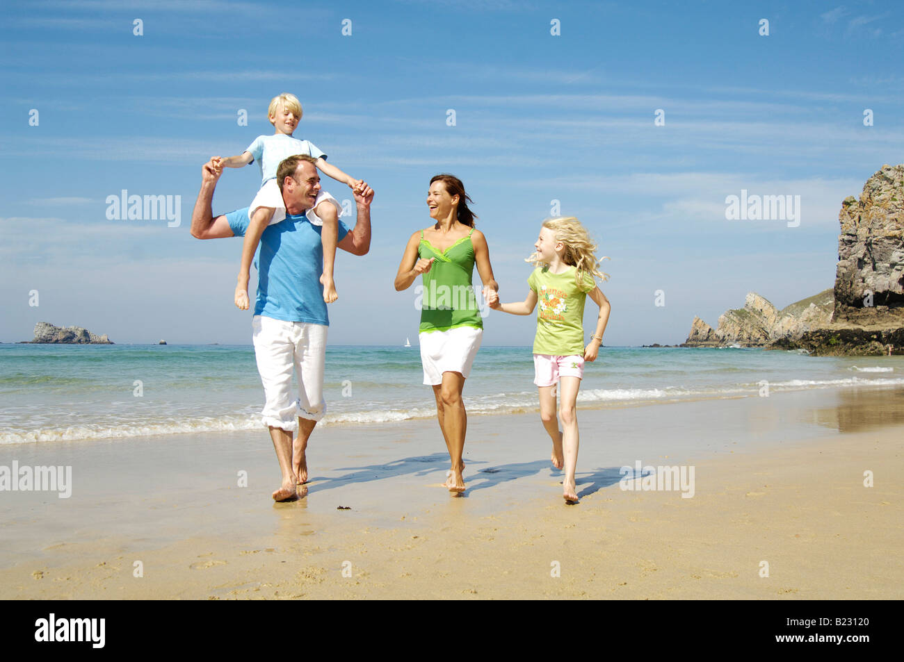 Family photograph beach hi-res stock photography and images - Alamy