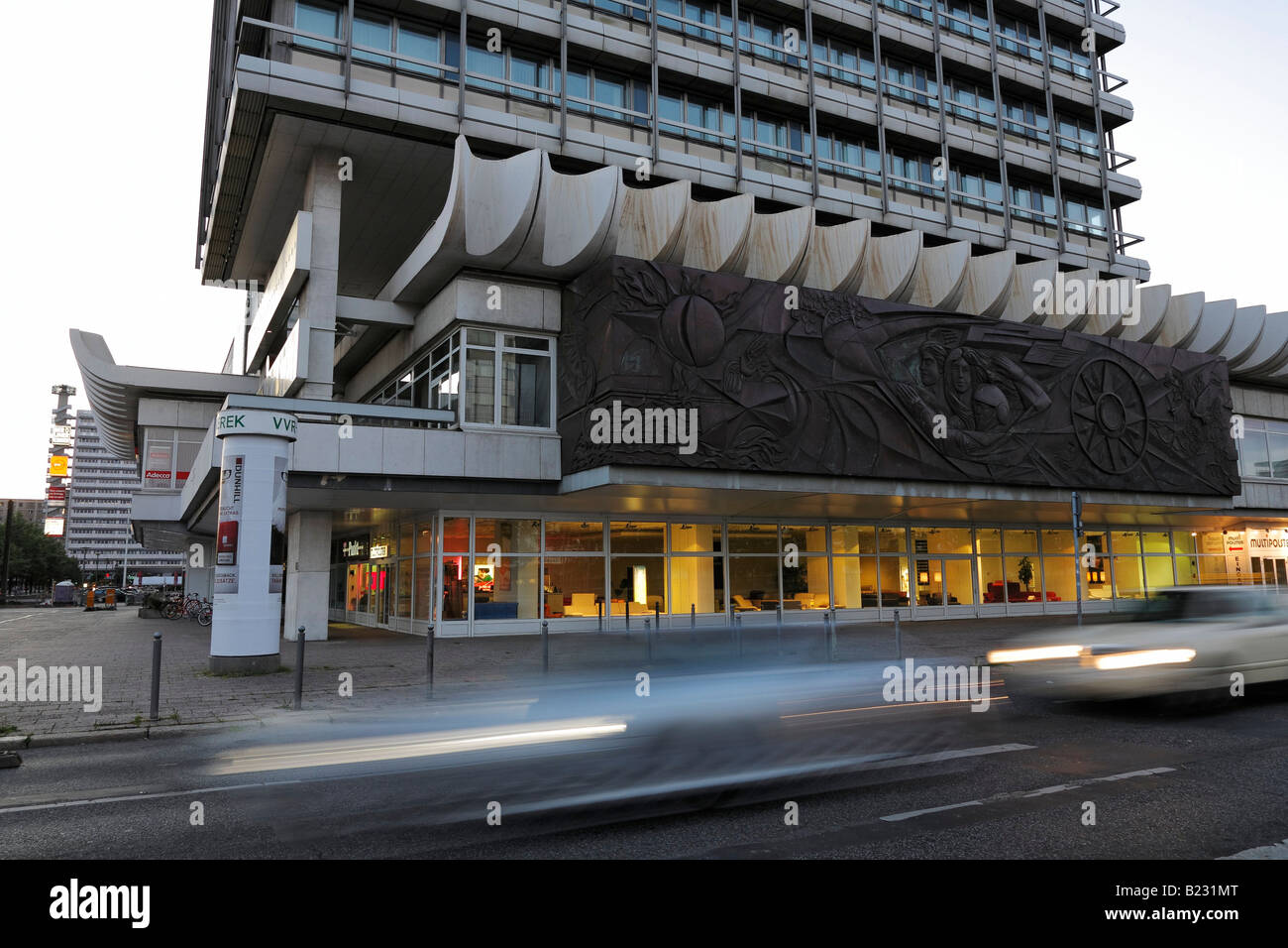Blurred View Of Cars In Motion On Road Haus Des Reisens Stock