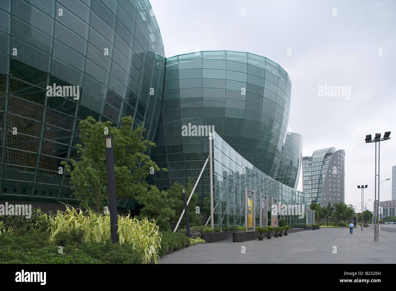Curving buildings hi-res stock photography and images - Alamy