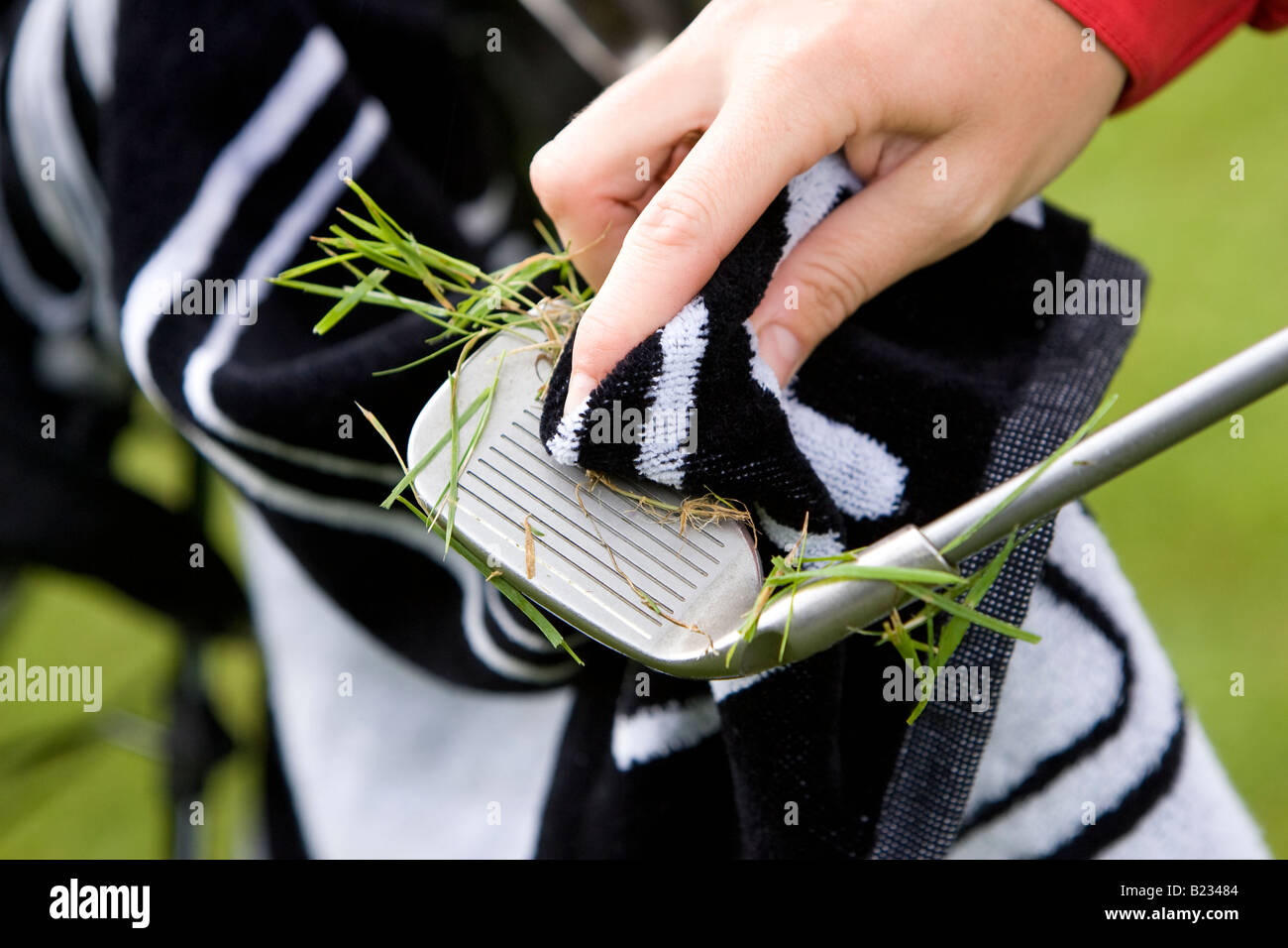 Golfer cleaning golf club with towel Stock Photo Alamy