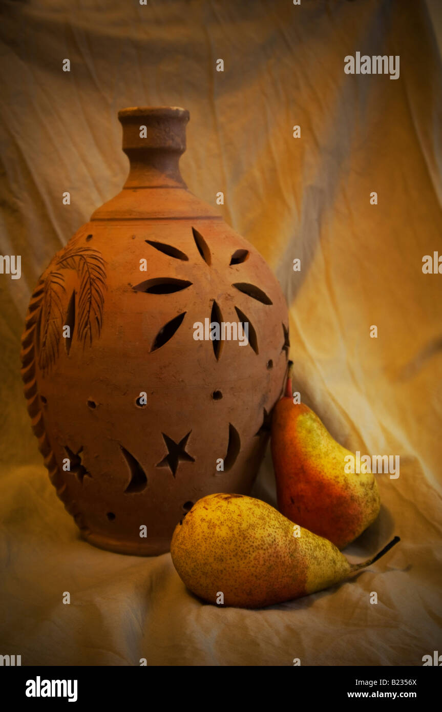 Pears display hi-res stock photography and images - Alamy