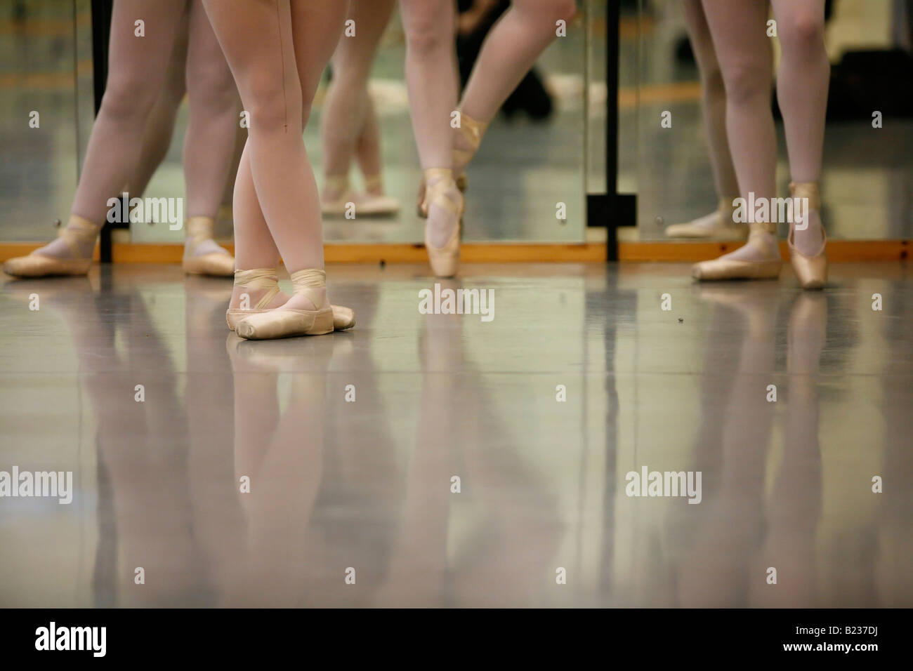 Ballet dancers practice hi-res stock photography and images - Alamy
