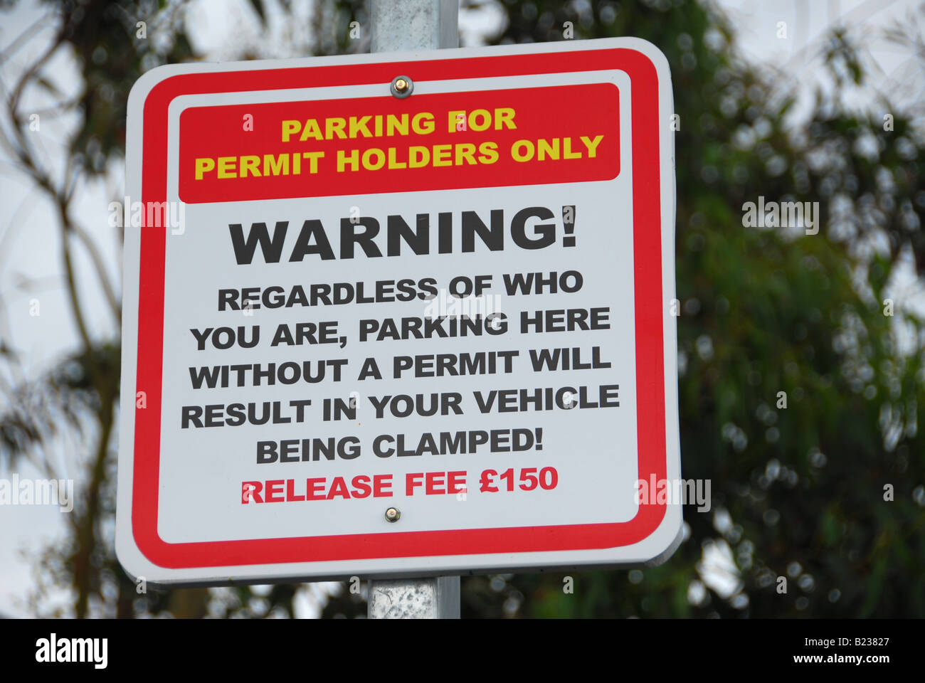 Parking fine sign hi-res stock photography and images - Alamy
