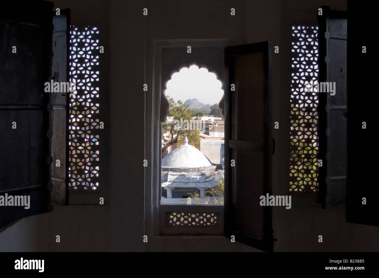 Brass Jali Screen - Arabian Lattice Screen  Decorative screens, Lattice  screen, Metal lattice