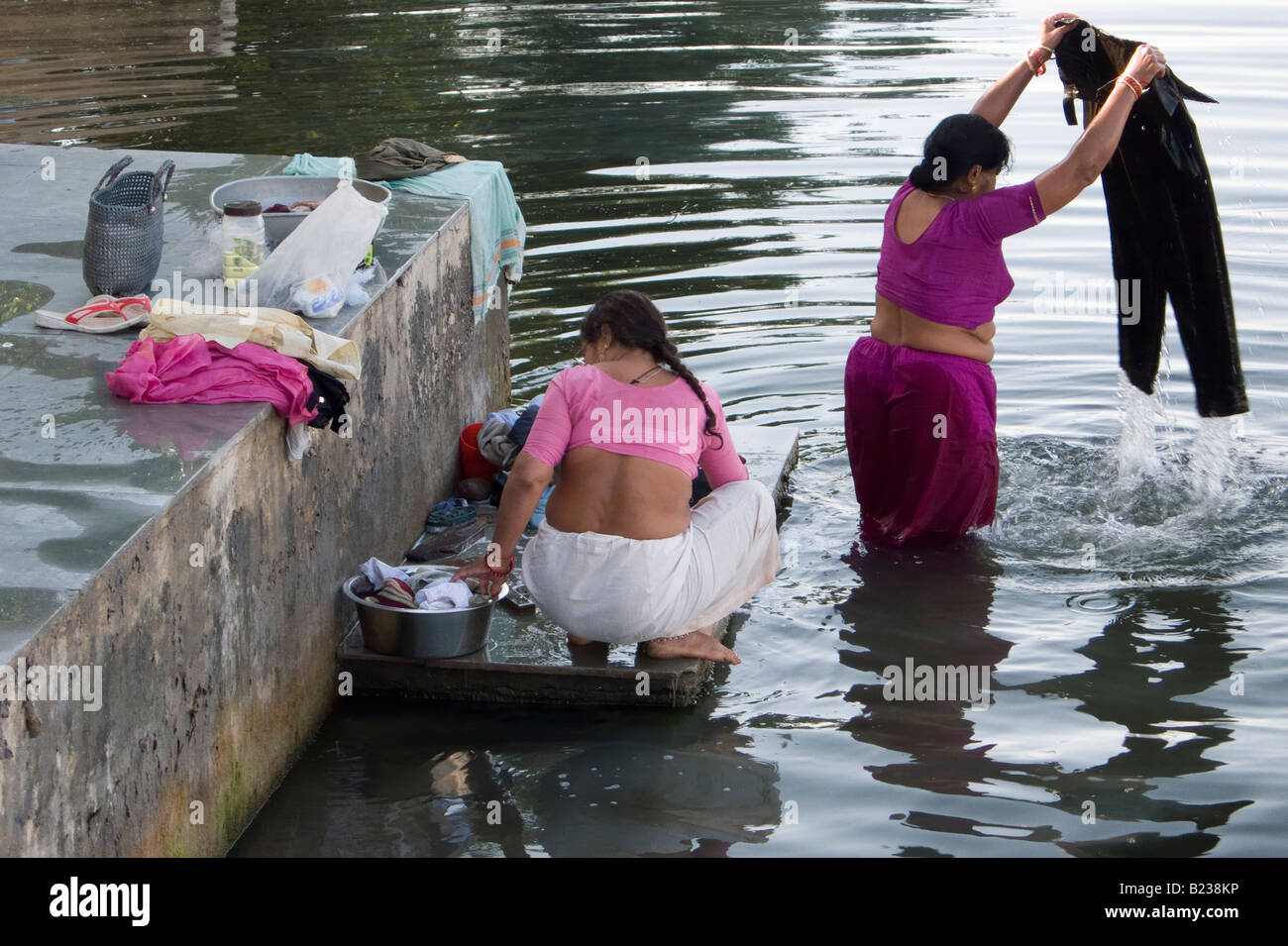 Bathing women lake pichola rajasthan hi-res stock photography and images -  Alamy