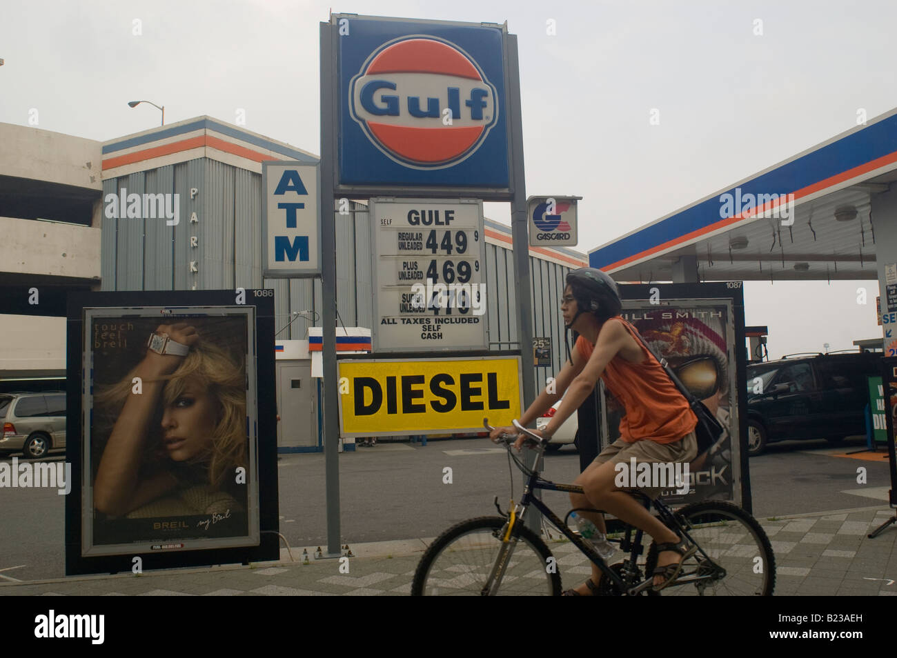 The Gulf gas station on the East Side of Manhattan in New York NY Stock