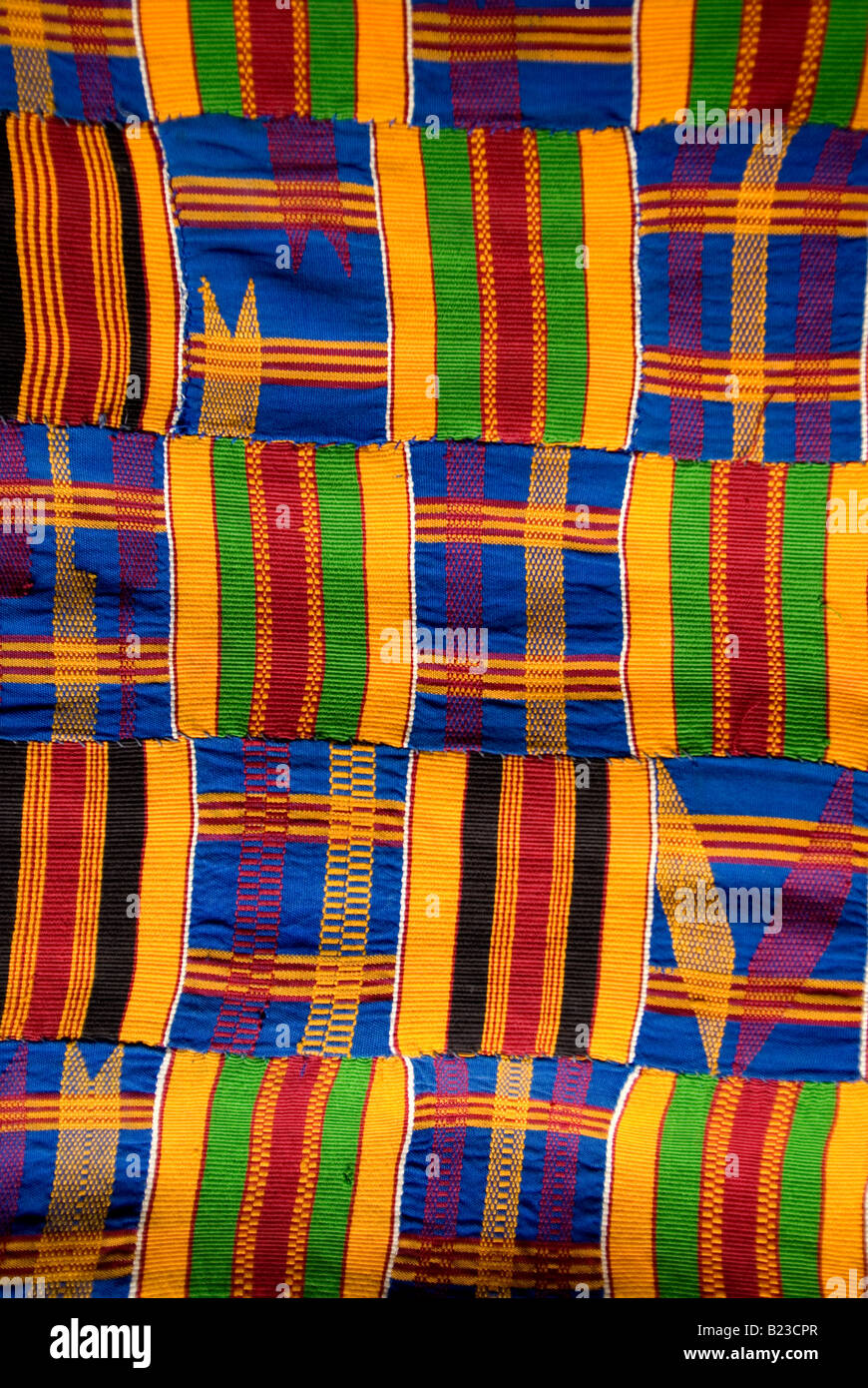 Vải kente Ghana – một trong những loại vải đặc trưng của châu Phi – đang trở nên ngày càng phổ biến trên toàn thế giới. Sự bền bỉ và tinh tế của nó mang đến sự độc đáo khi được kết hợp vào trang phục, túi xách, và nhiều sản phẩm khác. Hãy khám phá hình ảnh liên quan đến vải kente Ghana!
