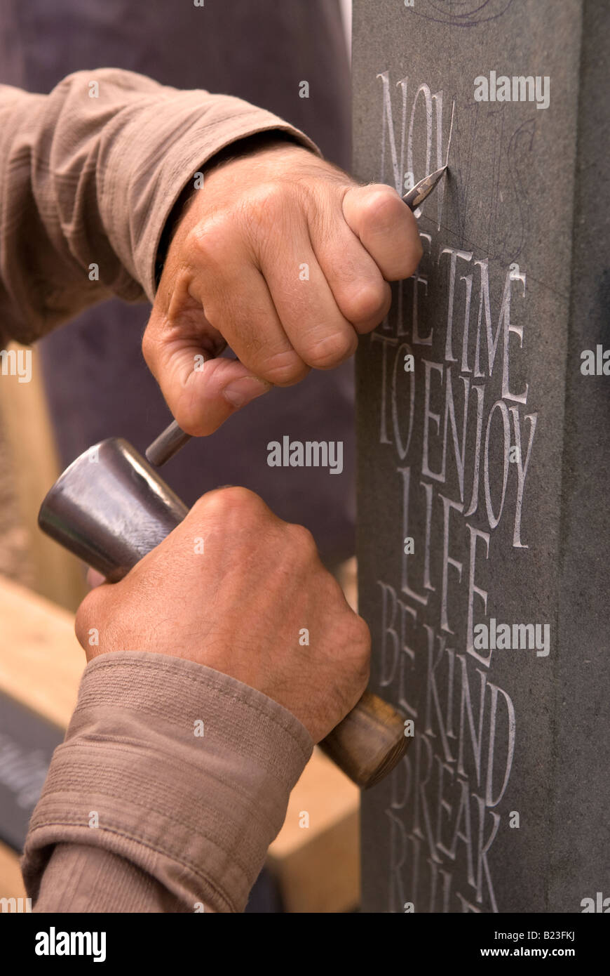 Artist lettercarver at work at Hampton Court Flower Show Sunday 13th July 2008 Stock Photo
