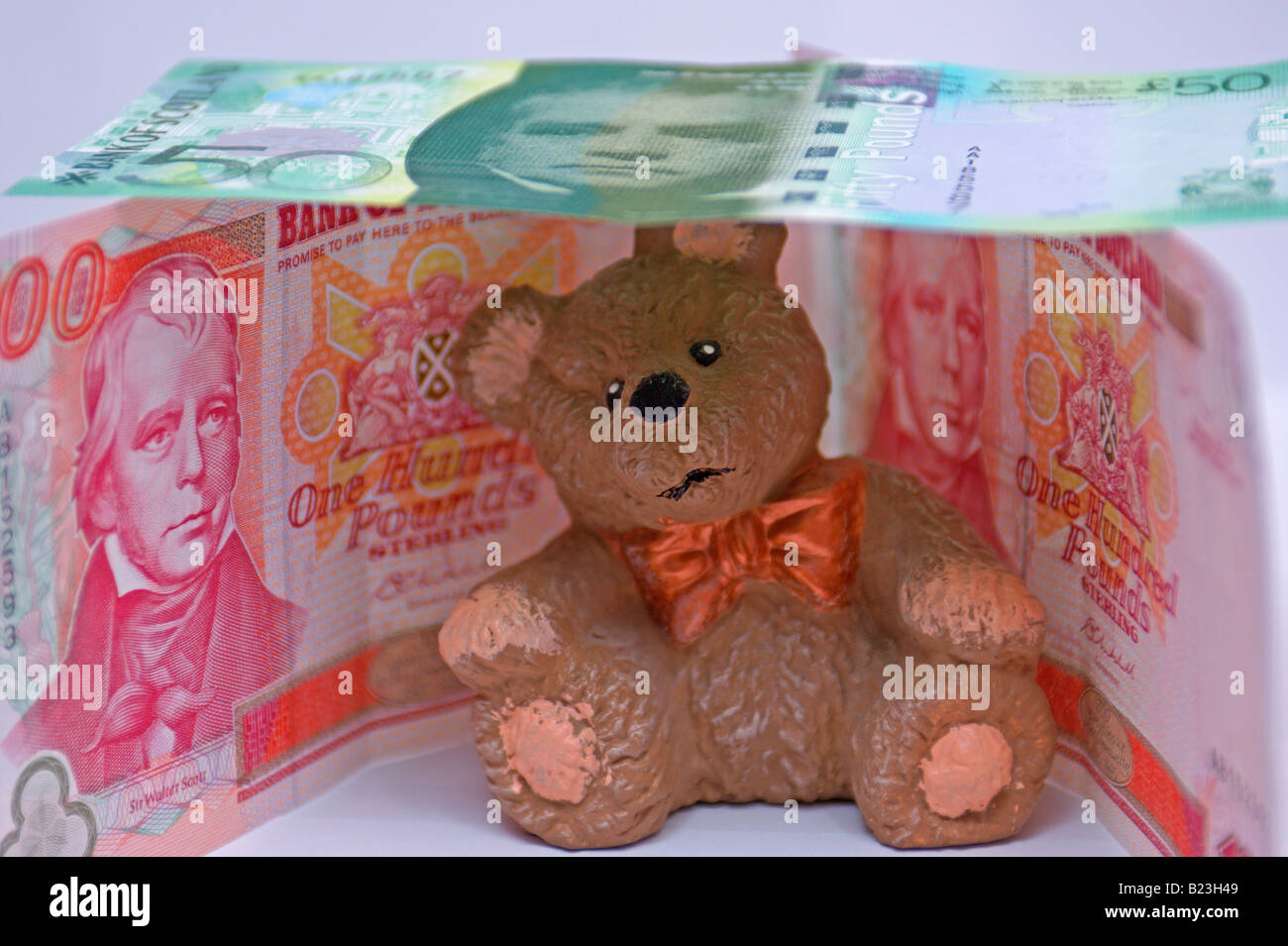 Bank of Scotland 50 100 notes Teddy bear sheltering March 2008 Stock Photo